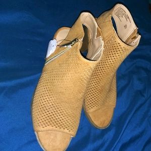 Girls size 4 sandals